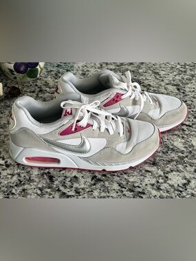 Nike Air Max Women’s Sneakers. Size 9